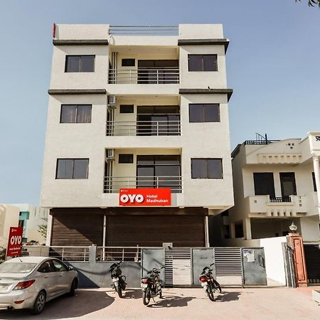 Oyo 67335 Hotel Madhuban Аджмер Екстериор снимка