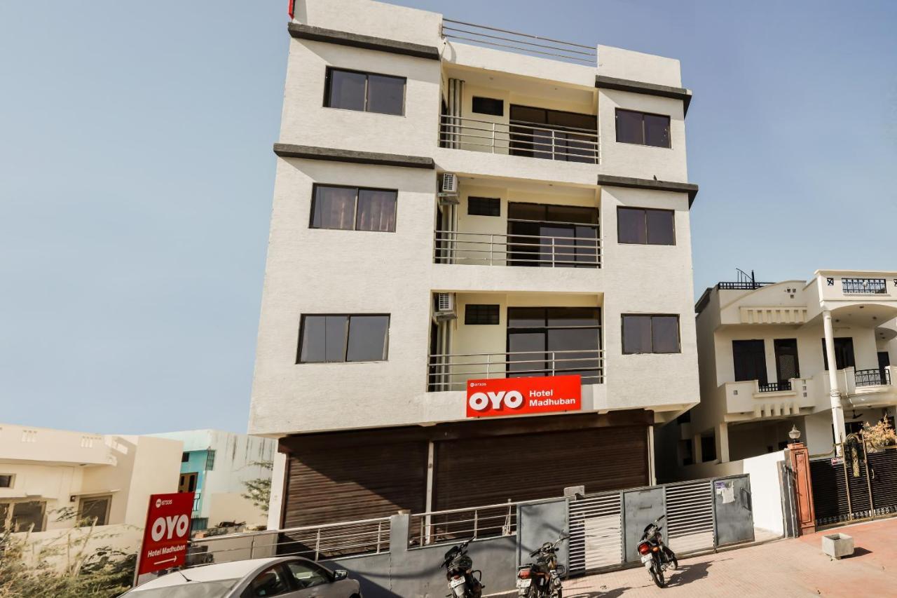 Oyo 67335 Hotel Madhuban Аджмер Екстериор снимка